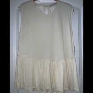 Daisy Fuentes top, great design, floral lace back